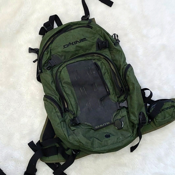 dakine chute